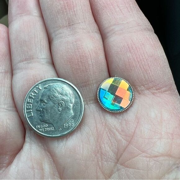 Handcrafted chessboard crystal earrings with Swarovski aurora borealis - Picture 2 of 4